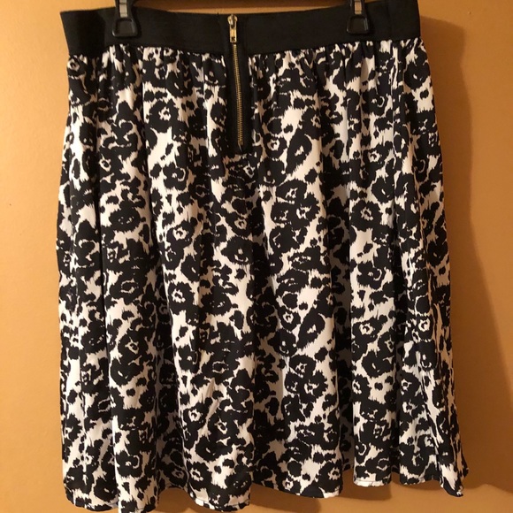 Skirt - Picture 2 of 4